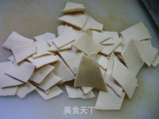 番茄炒千张的做法步骤：2