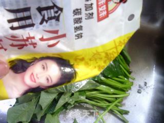蒜香红薯叶的做法步骤：2