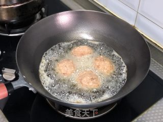 红烧狮子头的做法步骤：6