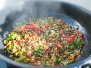 菜豆炒肉丁的做法步骤：8
