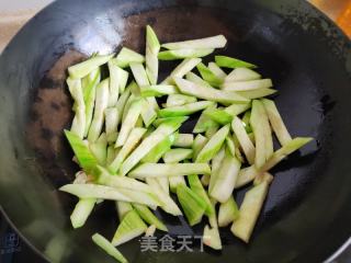 丝瓜豆腐烧油条的做法步骤：4