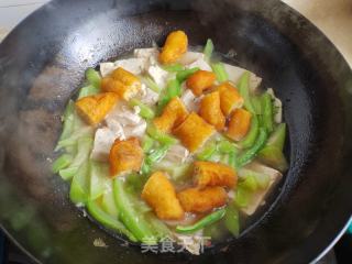 丝瓜豆腐烧油条的做法步骤：7