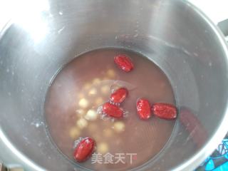莲子薏仁红豆汤的做法步骤：3