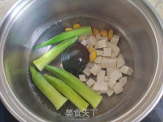 皮蛋豆腐拌秋葵的做法步骤：3