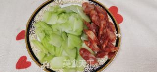 佛手瓜炒香肠的做法步骤：2