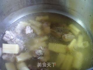 咸菜鞭笋煮排骨的做法步骤：7
