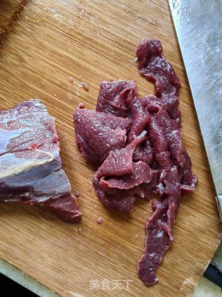 牛肉拌双丝的做法步骤：1