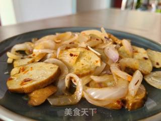 洋葱炒豆腐卷的做法
