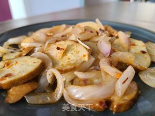 洋葱炒豆腐卷的做法步骤：6