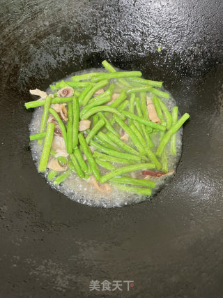 鱿鱼炒豆角的做法步骤：8