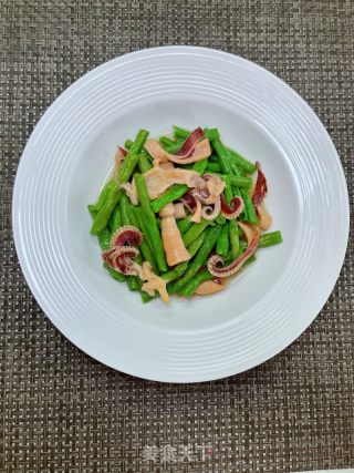 鱿鱼炒豆角的做法步骤：11