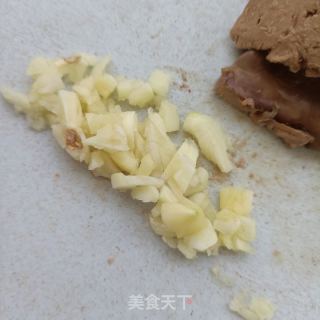 黑豆芽拌卤鸡肝的做法步骤：3