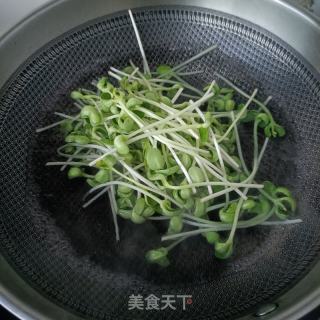 黑豆芽拌卤鸡肝的做法步骤：5