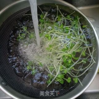 黑豆芽拌卤鸡肝的做法步骤：6