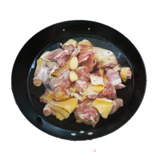 红烧鸭子的做法步骤：1