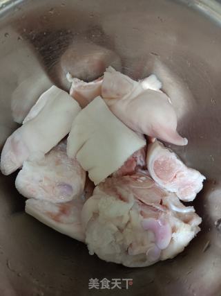 红烧猪蹄的做法步骤：1