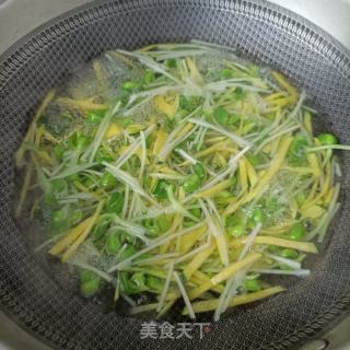 海参炒黑豆芽的做法步骤：6