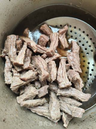 深夜补充能量零嘴——牛肉干的做法步骤：1