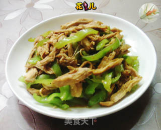 青椒炒手撕鸡胸肉的做法