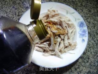 青椒炒手撕鸡胸肉的做法步骤：7