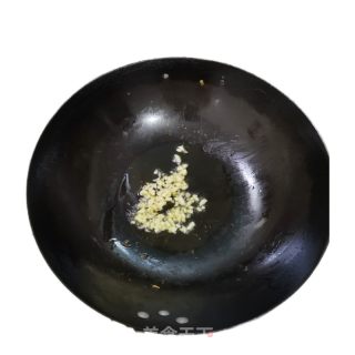 蒜香炒口蘑的做法步骤：2