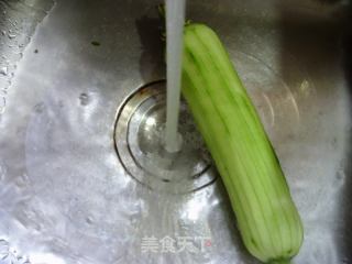梭子蟹丝瓜汤的做法步骤：3