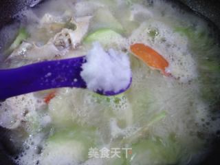 梭子蟹丝瓜汤的做法步骤：8