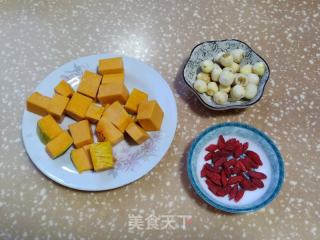 南瓜莲子银耳羹的做法步骤：2