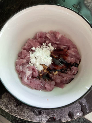 莲藕炒肉片的做法步骤：2