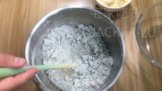 黑芝麻花生粿，黑芝麻和花生的香气交织在一起，软糯香甜超好吃。的做法步骤：5