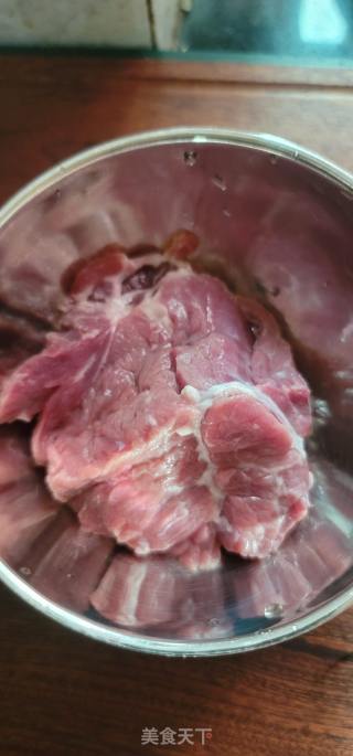 胡萝卜白菜炒牛肉的做法步骤：2
