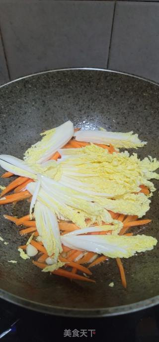胡萝卜白菜炒牛肉的做法步骤：10