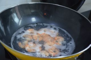 西芹炒虾仁腰果的做法步骤：6