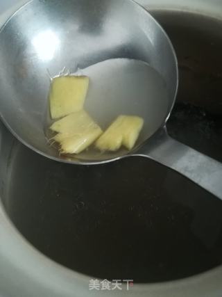 鲫鱼炖千页豆腐的做法步骤：2