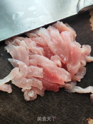 蟹壳白瓜肉片汤的做法步骤：1