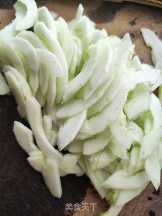 蟹壳白瓜肉片汤的做法步骤：3