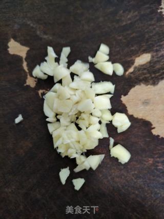 蒜香红豆角的做法步骤：2