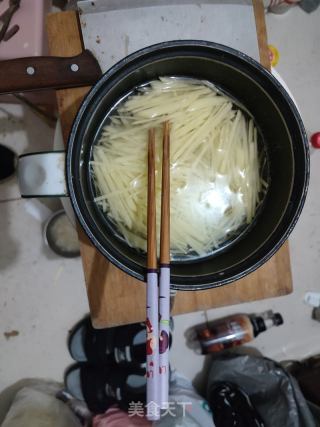 酸辣土豆丝的做法步骤：6