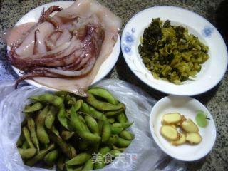 咸菜毛豆炒鱿鱼的做法步骤：1