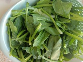 菠菜炒面的做法步骤：2
