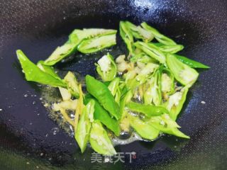 辣椒炒紫茄的做法步骤：5