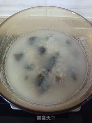 皮蛋白粥的做法步骤：4
