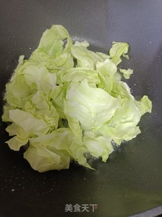 木耳鸡蛋炒圆白菜的做法步骤：3