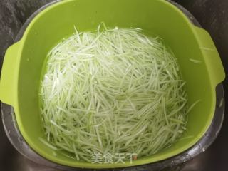 凉拌佛手瓜的做法步骤：2