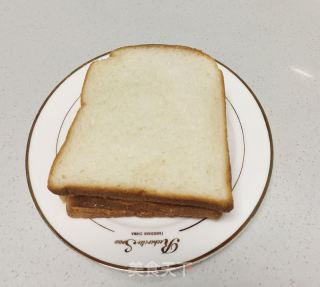 早餐面包披萨的做法步骤：1