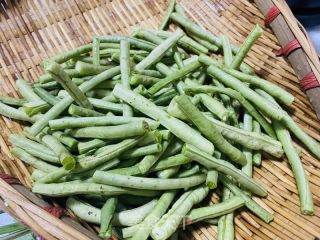 剁椒炒豆角的做法步骤：1