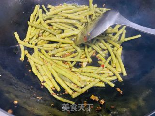 剁椒炒豆角的做法步骤：9