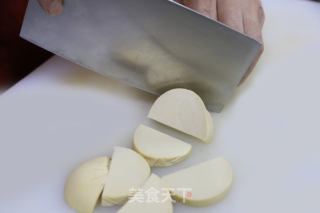 酸汤素鸡的做法步骤：1