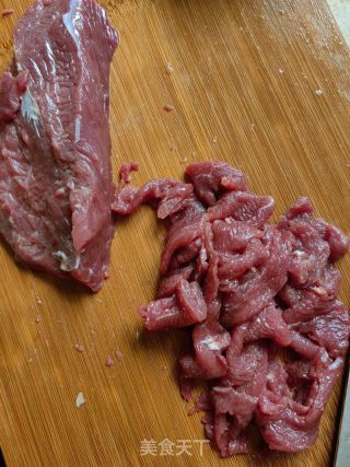 青椒炒牛肉的做法步骤：4