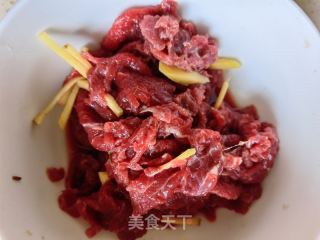 青椒炒牛肉的做法步骤：5